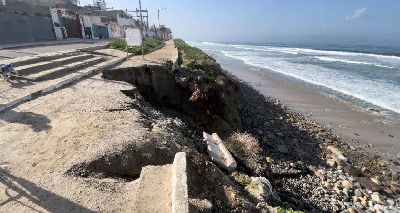 Colapsa parte del malecón de Playas de Tijuana