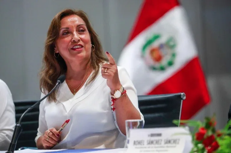 Fiscalía abre investigación a Dina Boluarte por sus Rólex