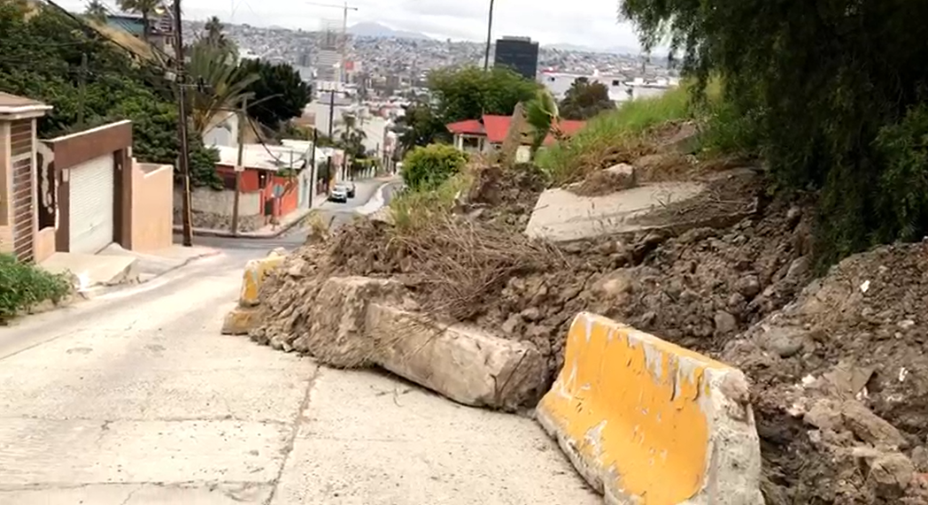 Continúa deslizamiento en Cubillas sur, residentes temen colapso de sus hogares