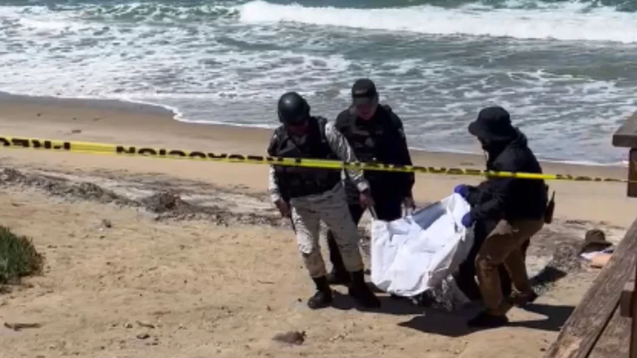 Encuentran a joven muerto en Playas de Tijuana tras empujar a hombre a acantilado