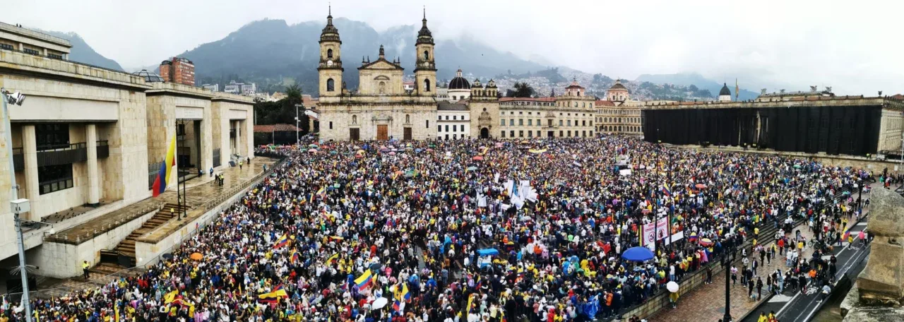  Multitudinarias marchas en Colombia en contra del gobierno de Gustavo Petro 