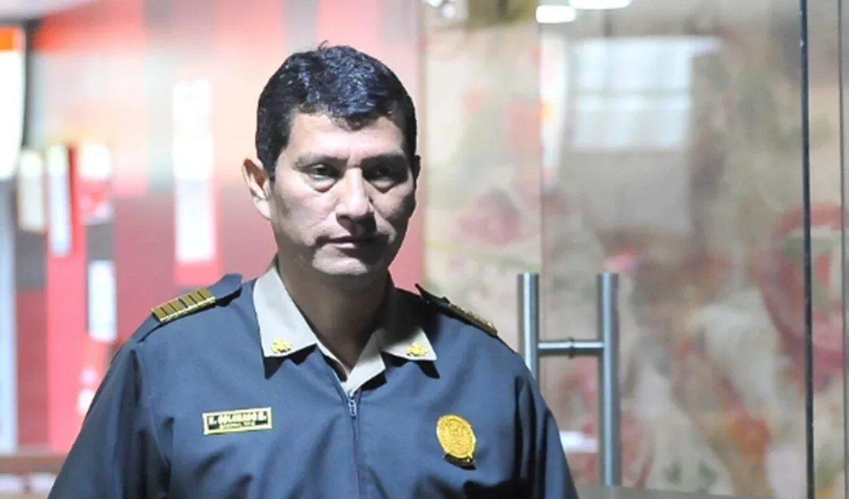 Suspenden a coronel Colchado por torta de cumpleaños