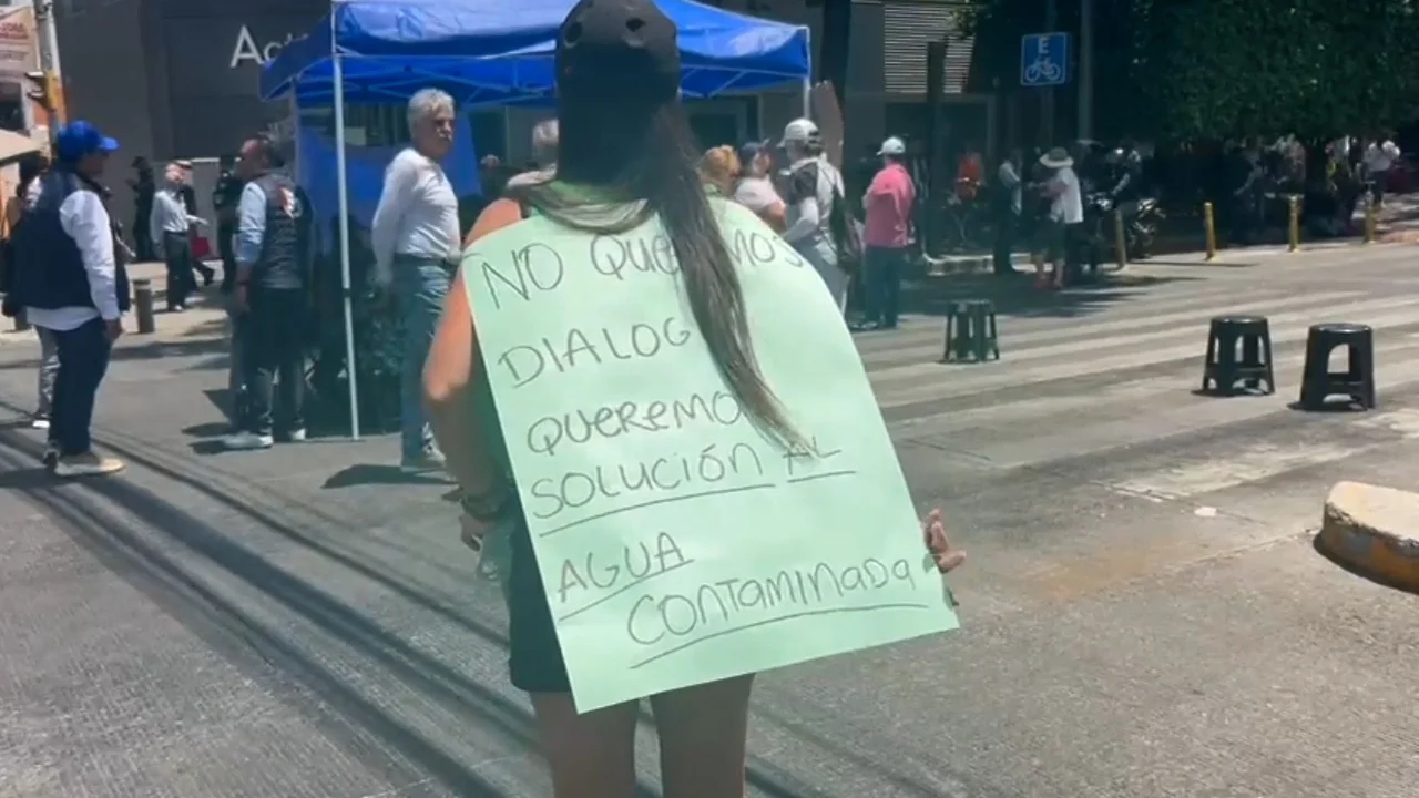 Por agua contaminada, ciudadanos bloquean vialidades de la CDMX, autoridades aseguraron un pozo, posible fuente contaminante