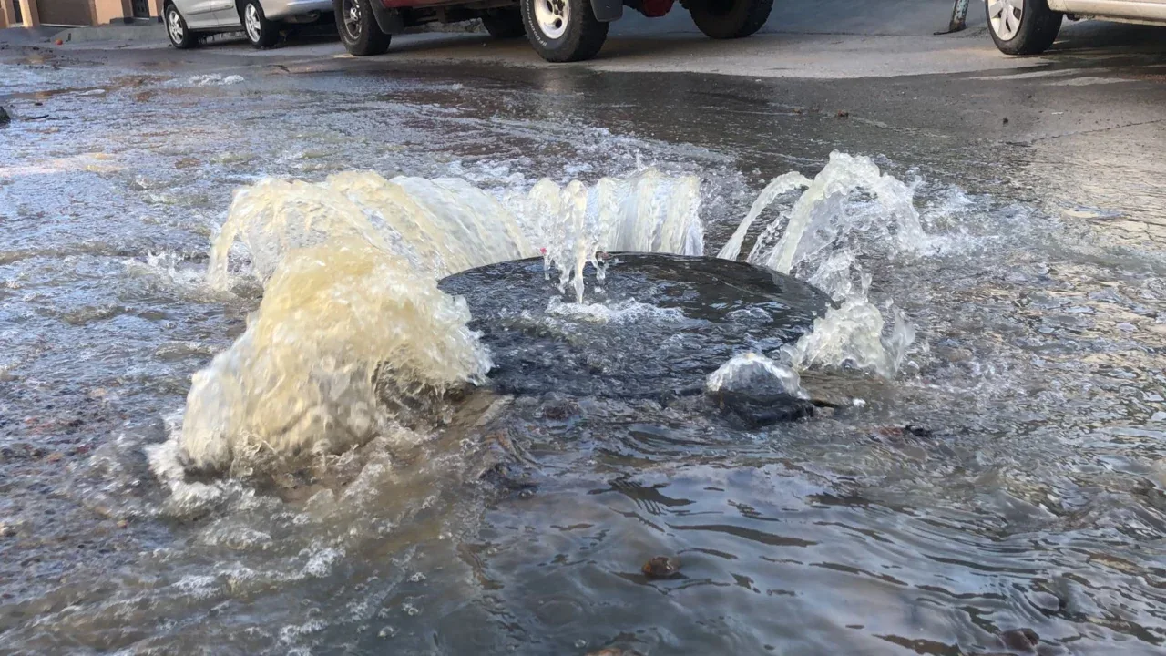 Aumentan enfermedades infecciosas por acumulación de aguas negras en la Colonia Unión