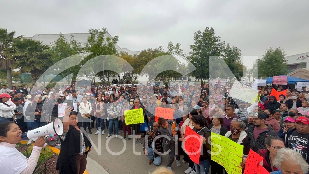 Se manifiestan en el IMOS ciudadanos por incumplimiento de acuerdos