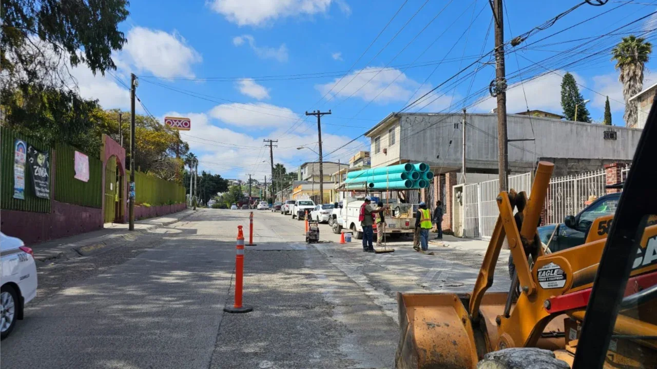 ¡Por un mes! Cespt cierra calle en Tijuana para rehabilitar alcantarillado