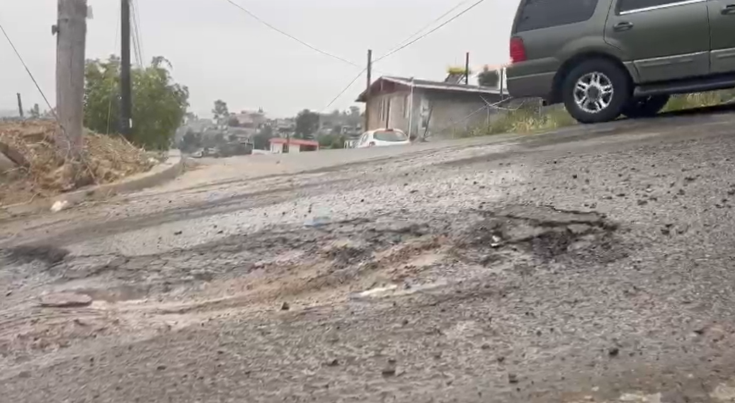 A punto de colapsar calle de los Pinos en la colonia Reforma de Tijuana