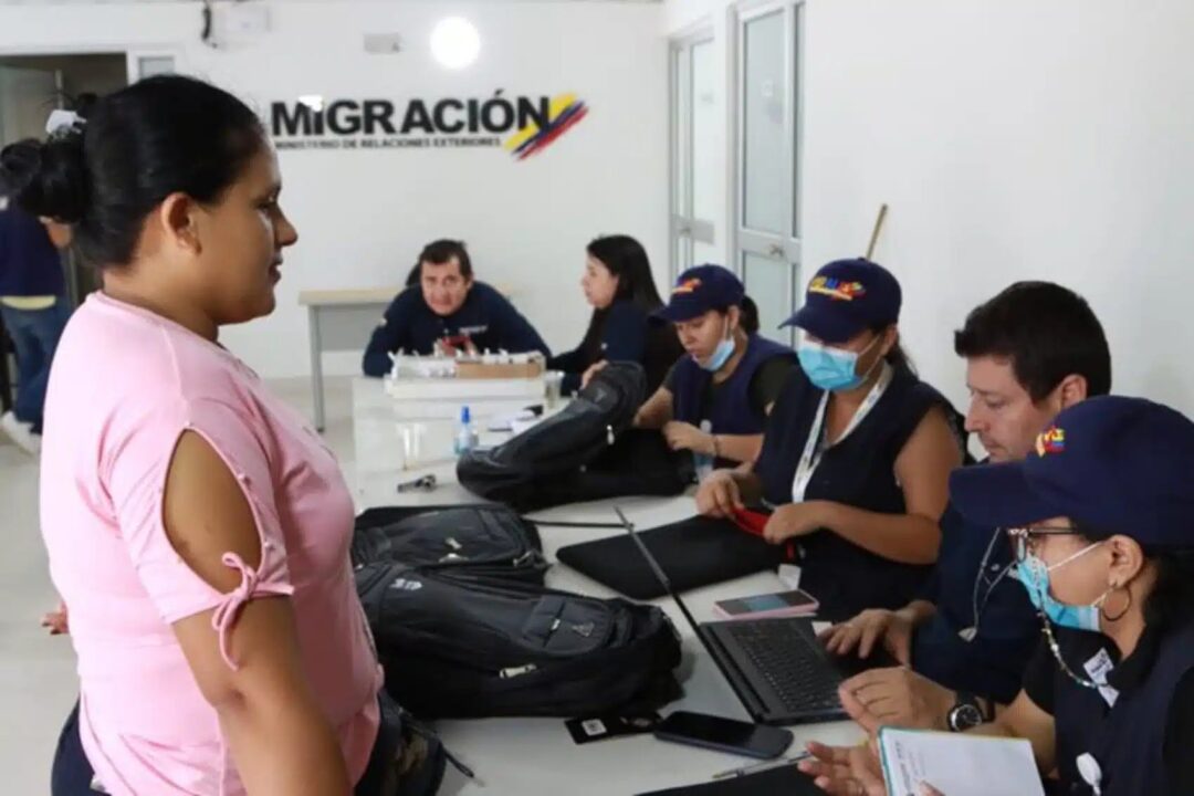 Gobierno colombiano otorgará 250 mil visas de trabajo para migrantes venezolanos