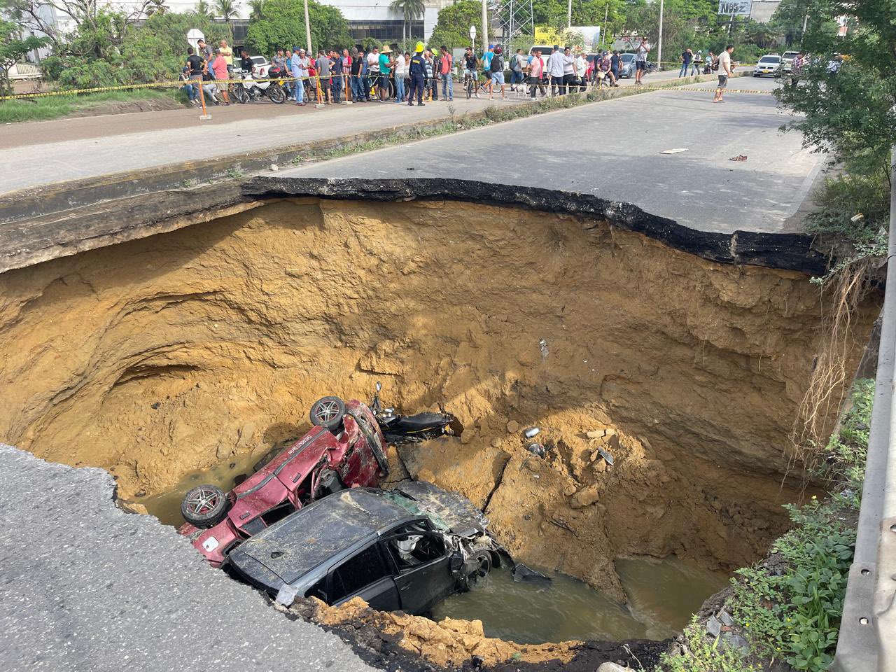 Puente en Barranquilla colapsó y dejó cuatro muertos y seis heridos