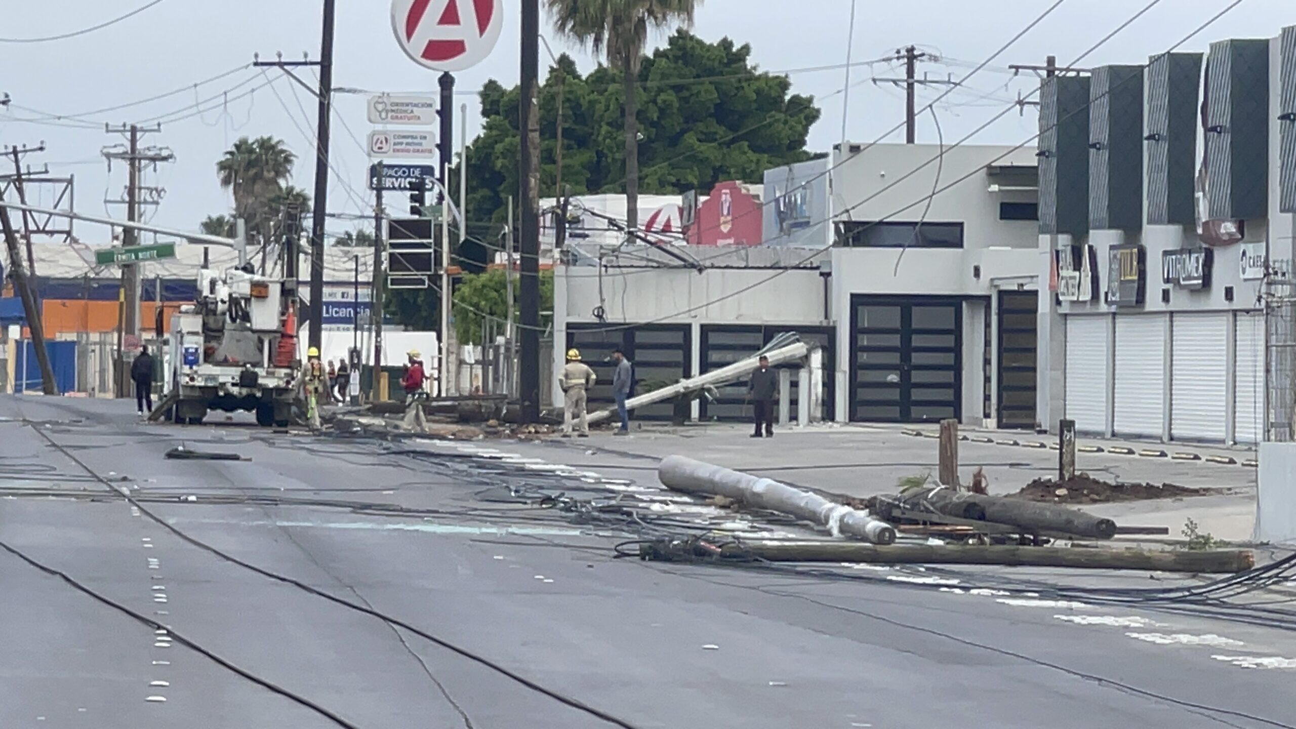 Tras accidente de tren con postes de luz en Boulevard Federico Benítez, “Admicarga” realiza denuncia ante la FGE