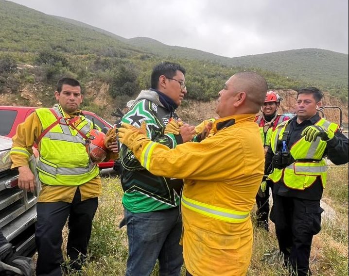 Rescatan a hombre perdido en zona rural de la colonia Altiplano
