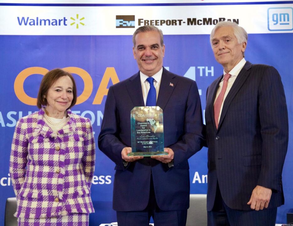 Abinader recibe premio del Consejo de Las Américas por su liderazgo en la región