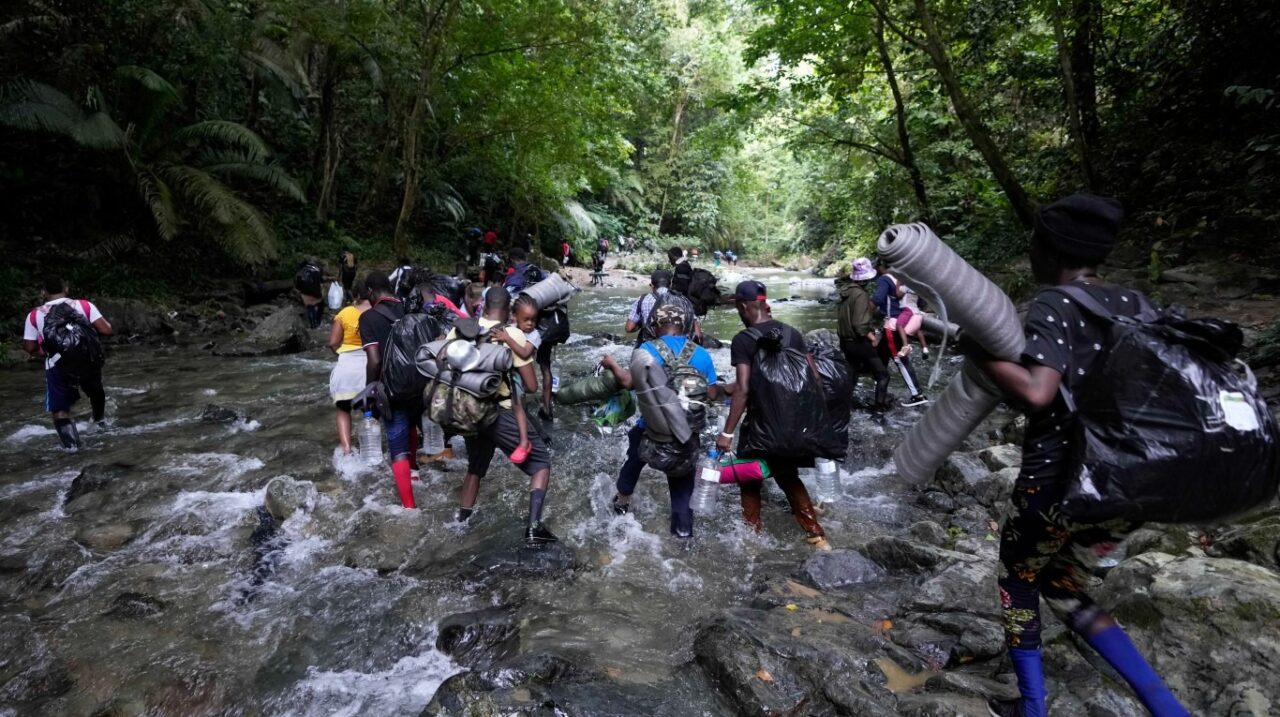 Panamá deportará a migrantes que crucen el Tapón del Darién