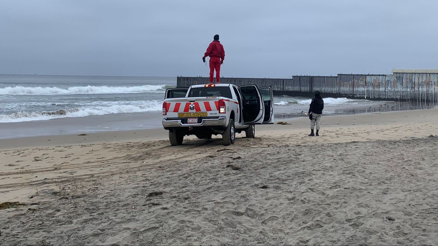 Otro intento de cruce a Estados Unidos termina en muerte, migrante desaparece en el mar