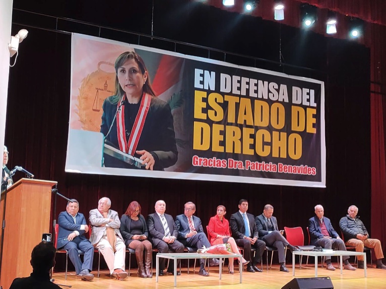 Acto de “desagravio” a Benavides fue respaldado por violentistas