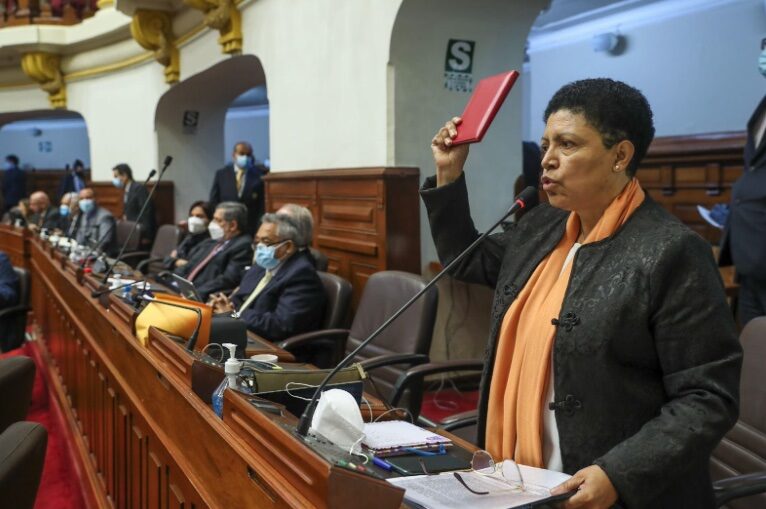 Solicitan a la OEA aplicar Carta Democrática en Perú ante crisis