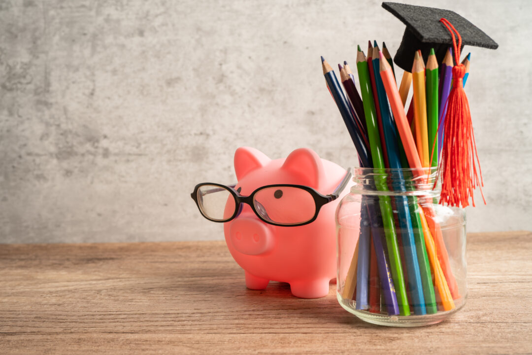 Estudiantes de secundaria podrían tener clases de educación financiera obligatorias en San Diego