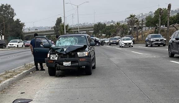 Atropellan a indigente en la vía Rápida Poniente de Tijuana