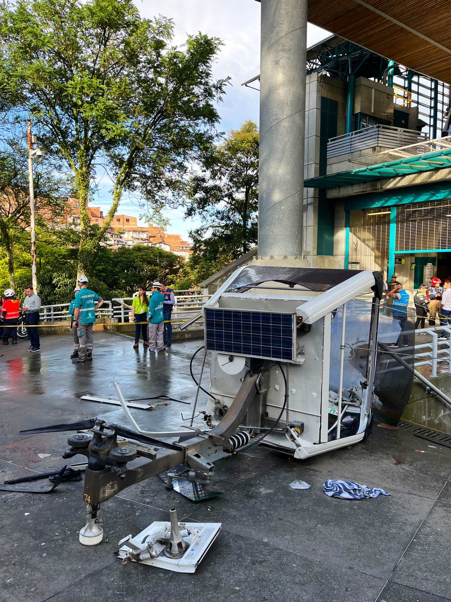(Video) Grave accidente en el Metrocable: Cabina cayó con personas a bordo, un usuario falleció 