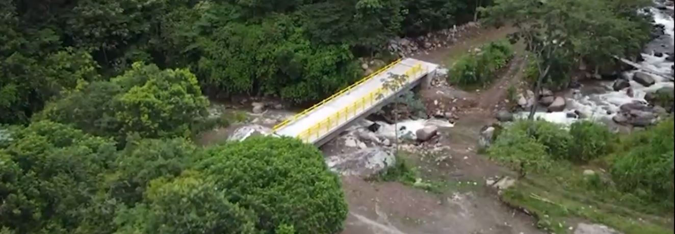 Tragedia en el sur del Tolima: colapso de puente de madera deja varios heridos y un muerto