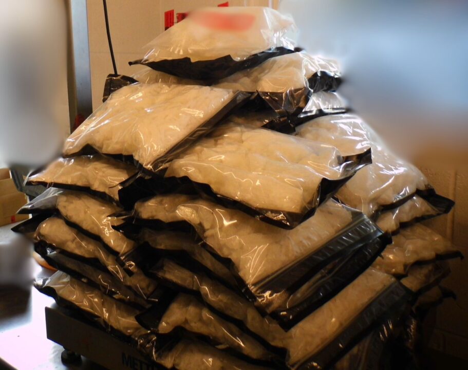 CBP descubre drogas ocultas en caja de herramientas y bolsa de toldo en Tecate