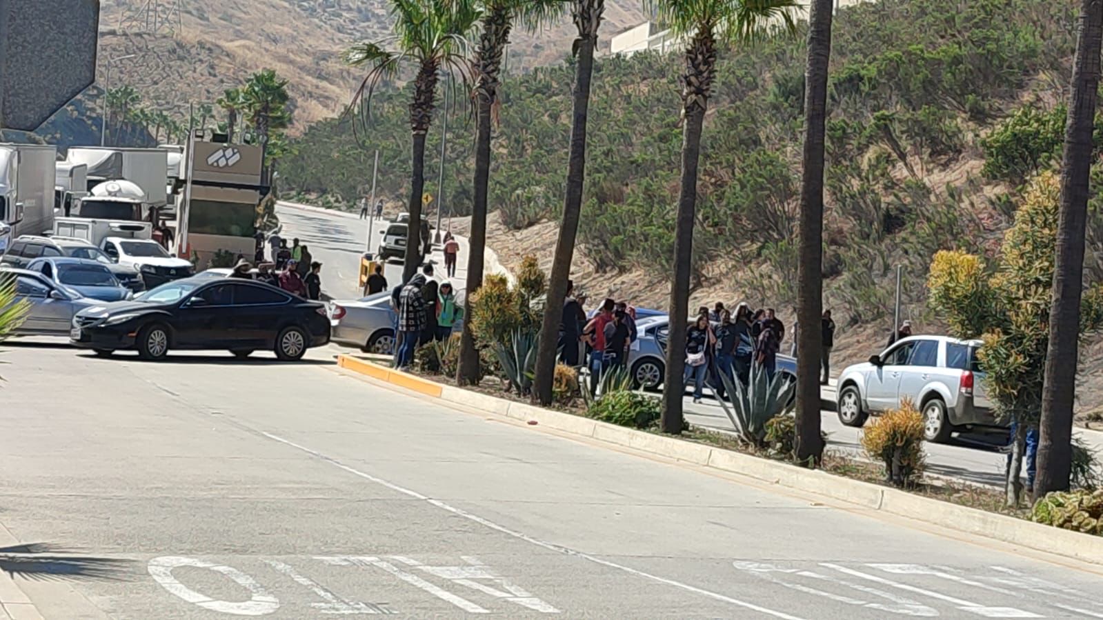 Realizan huelga trabajadores del Parque Industrial Thomas Alva Edison por falta de pago