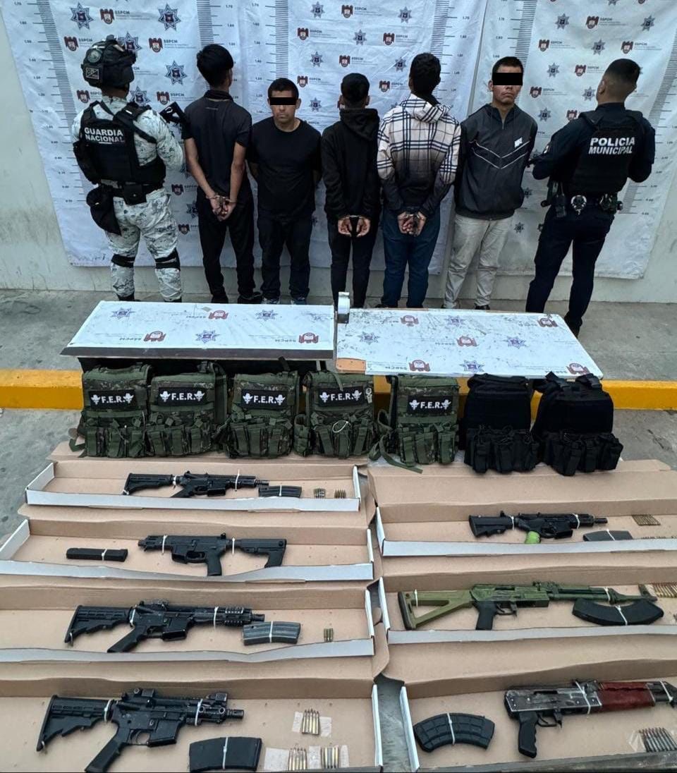 Detienen en Tijuana a cinco miembros de célula delictiva, decomisan arsenal