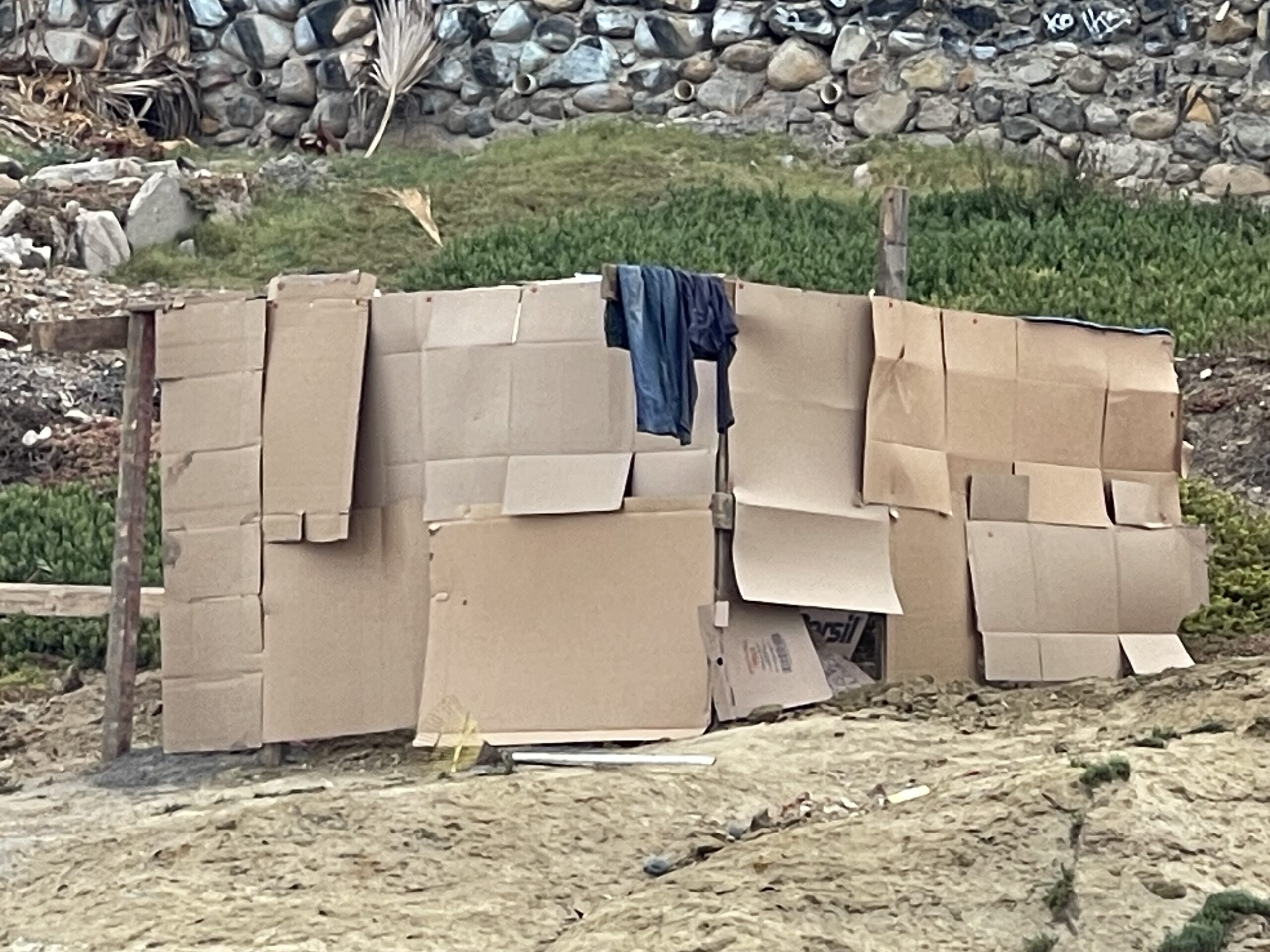 Nuevo asentamiento irregular en Playas de Tijuana genera problemas de contaminación y salubridad