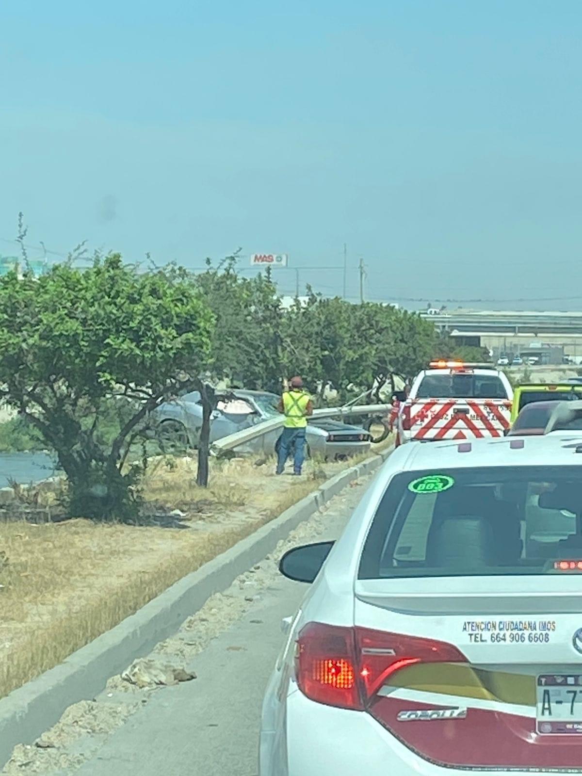 Accidente automovilístico en vía rápida deja personas lesionadas