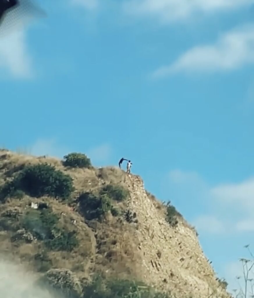 Jóvenes arrojan piedras a automovilistas en carretera a Playas de Tijuana, piden intervención para evitar accidentes