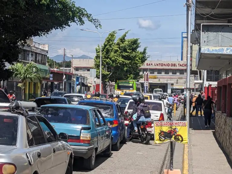 Frontera entre Colombia y Venezuela colapsada
