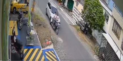 Video: adulta mayor arrollada por automóvil robado, se trataría de un intento de homicidio en Tuluá 