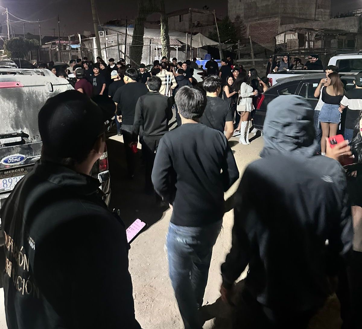 Suspenden fiesta clandestina con más de 150 menores de edad