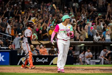 Manny Machado está a un batazo de la historia