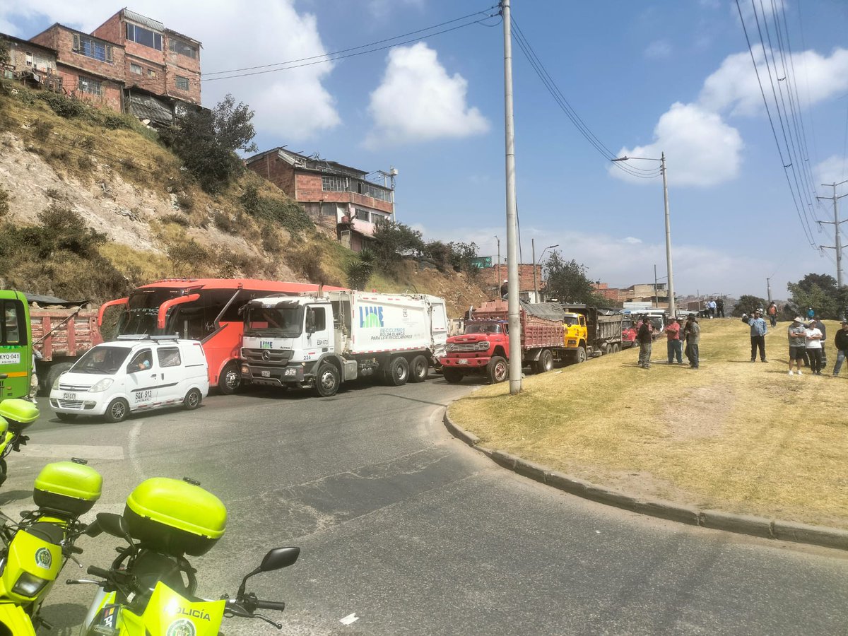 Paro camionero continúa: transportadores rechazan propuesta del Gobierno y bloqueos se intensifican  