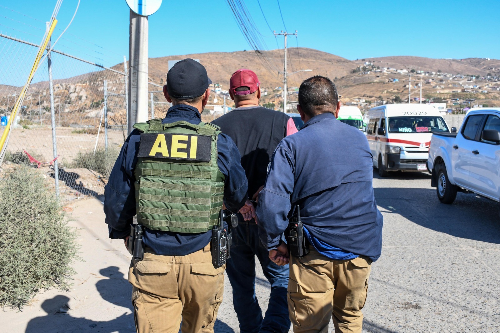 FGE detiene a cuatro personas y recupera 10 vehículos robados