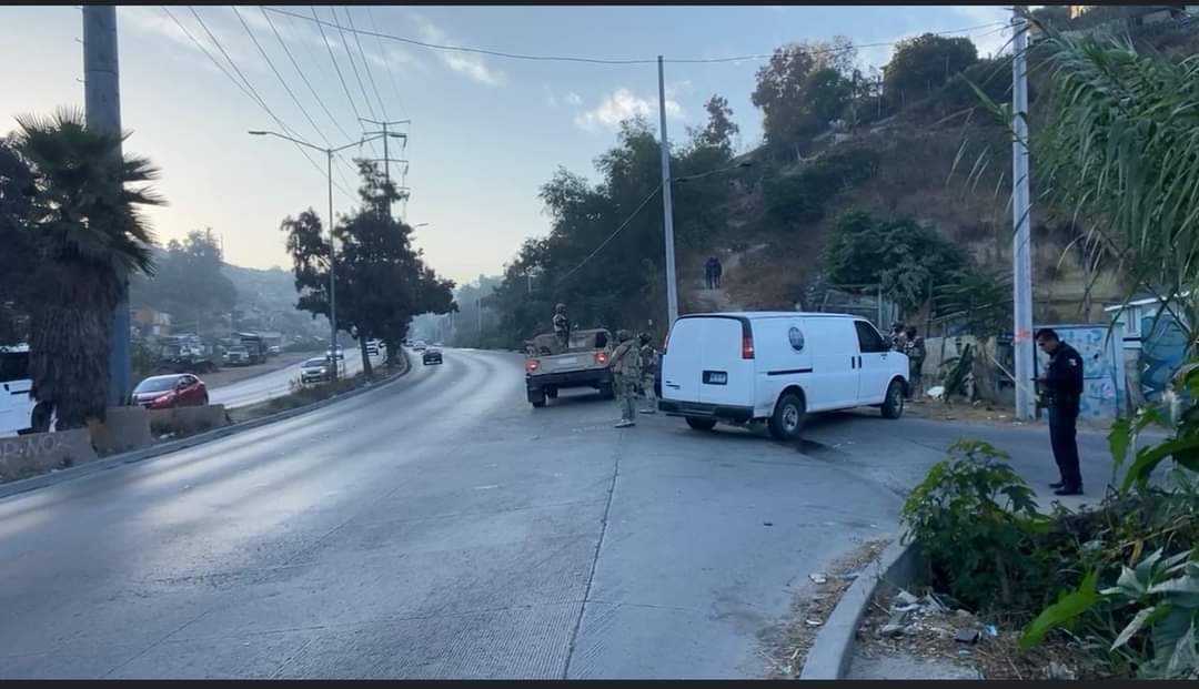 Descubren cadáver semidesnudo de un hombre en el libramiento Salvador Rosas Magallón