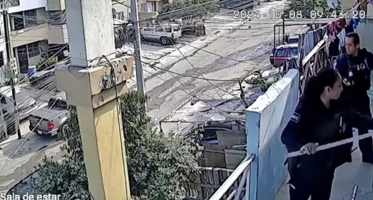 Captan a policías municipales de Tijuana entrando como “asaltantes” a domicilio en Urbi Villas del Prado