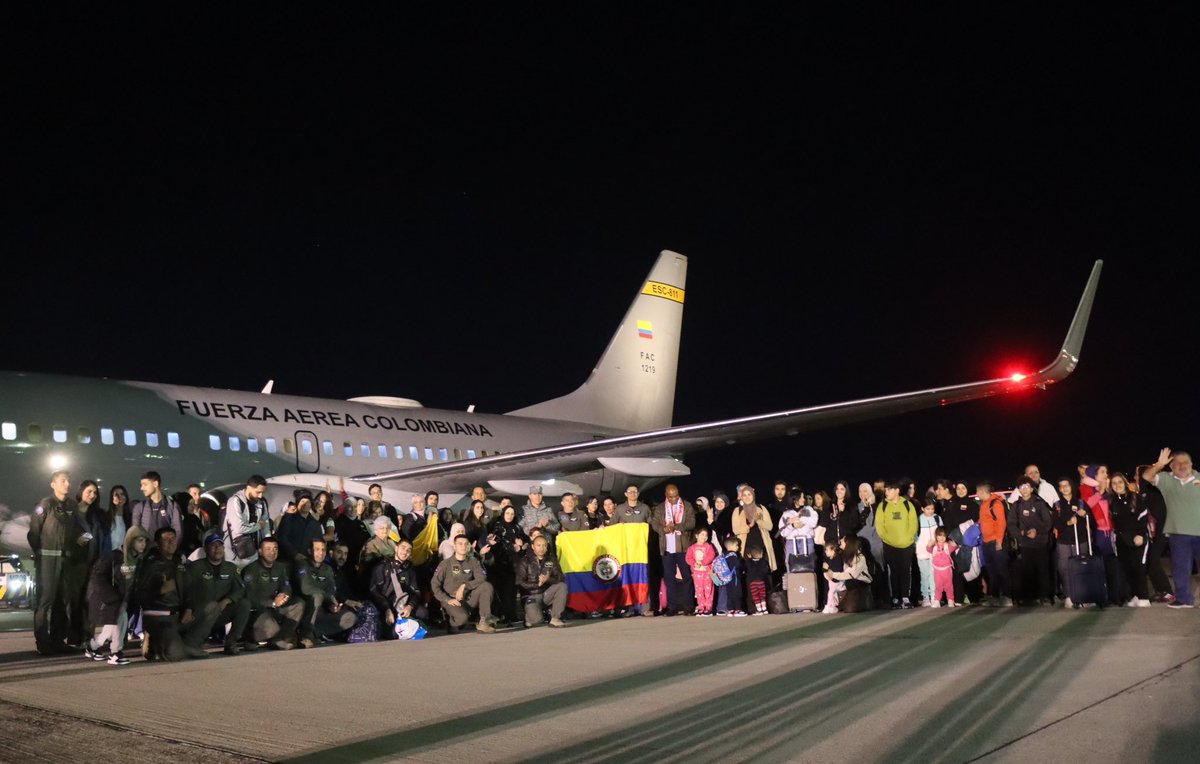Aterriza en Bogotá el segundo vuelo humanitario desde el Líbano 
