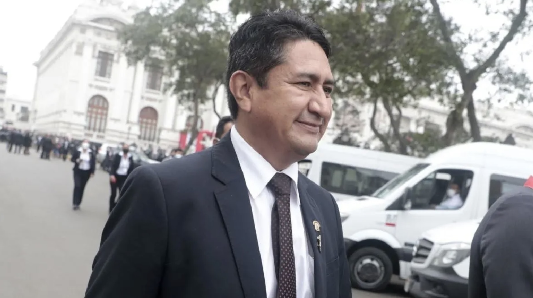 Prófugo Vladimir Cerrón acusa a Boluarte de traición y asegura que no completará su mandato
