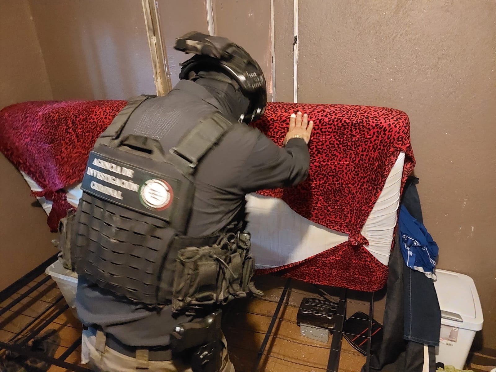 🔴 Tras cateo FGE aseguró metanfetamina, cocaína, cartuchos y detiene a cuatro personas en la colonia del Río Parte Alta