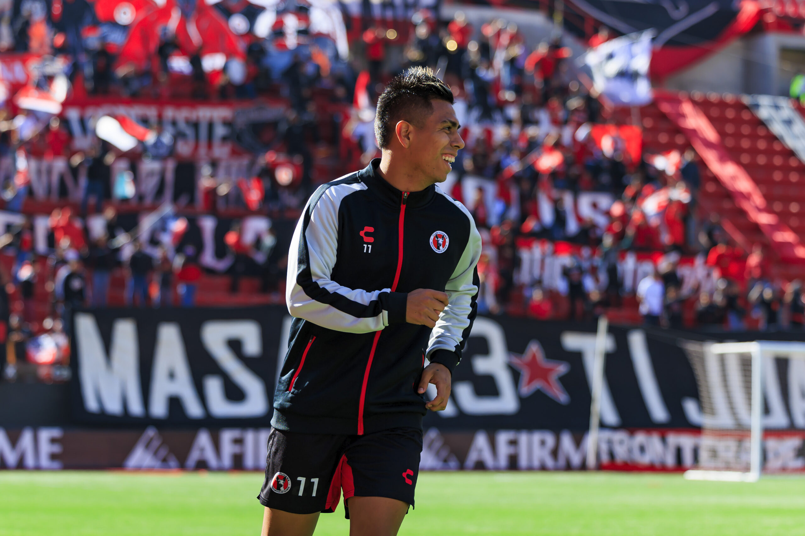Afición Xoloitzcuintle Llena de Energía el Entrenamiento Abierto en el Estadio Caliente