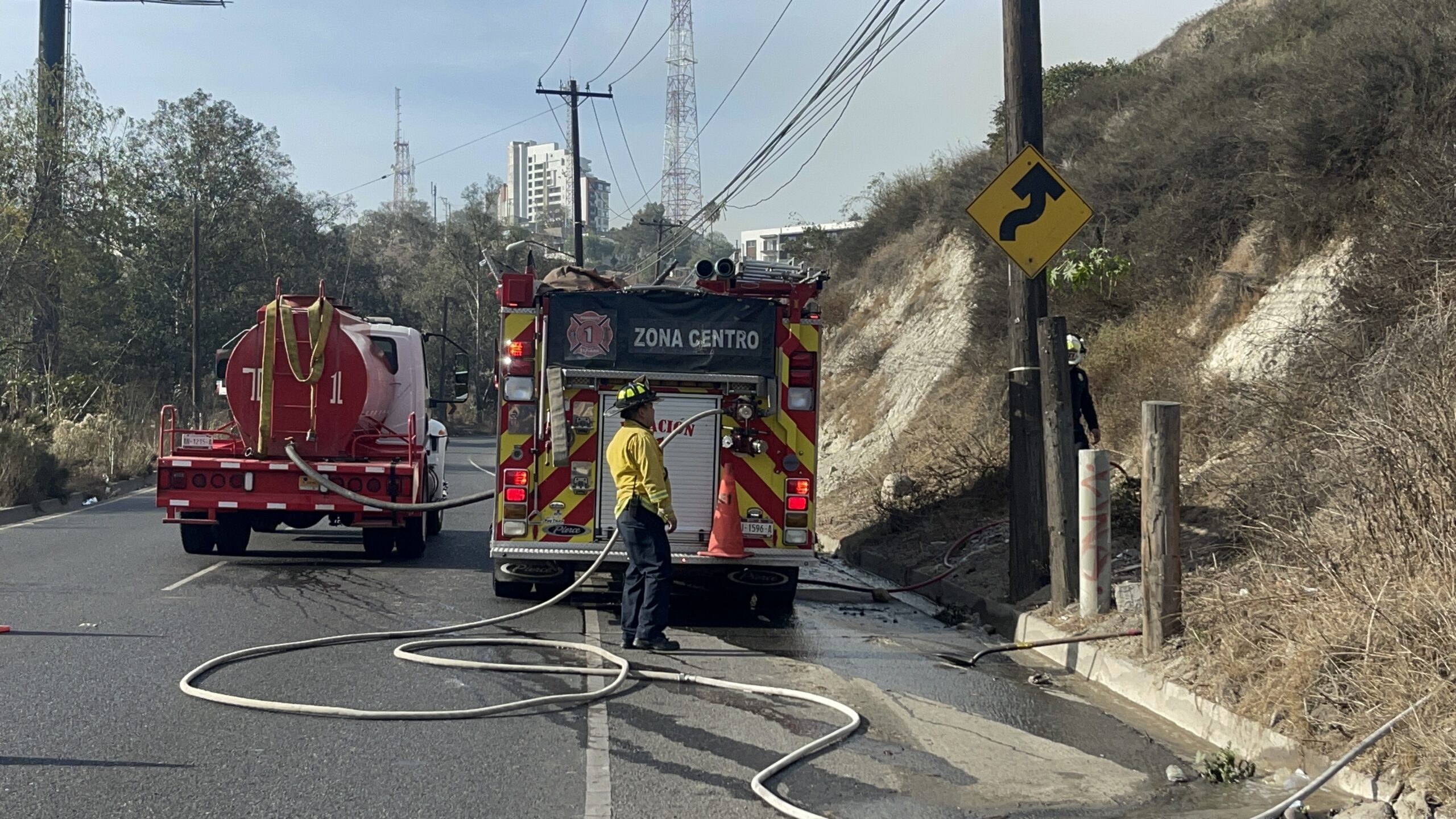 🔥 incendio de pastizal provoca evacuación de residentes en la colonia Juárez
