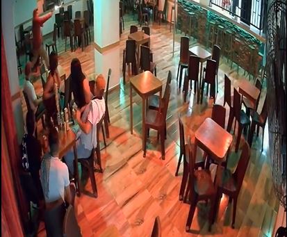 Sicario asesina a hombre en club nocturno de Tolima: crimen quedó registrado en video 