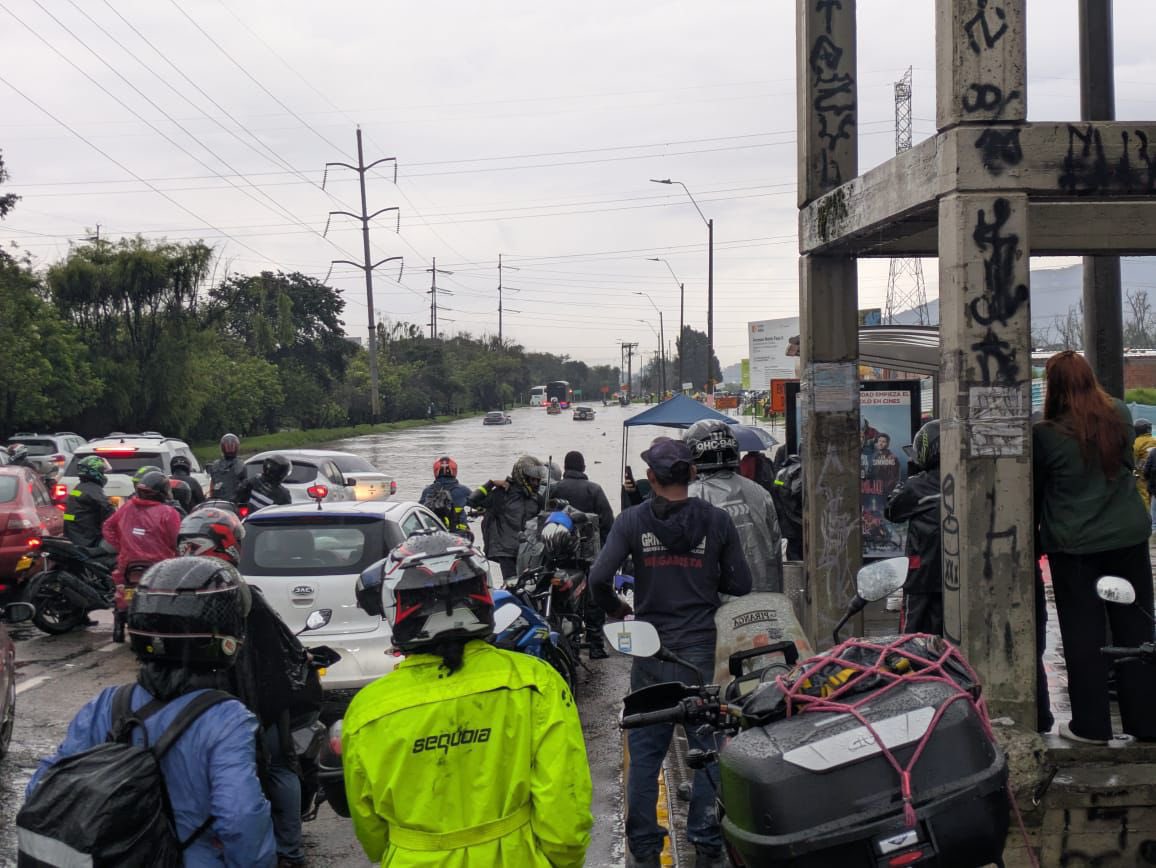Impresionantes imágenes dejan inundaciones en el norte de Bogotá: transporte y colegios colapsados 