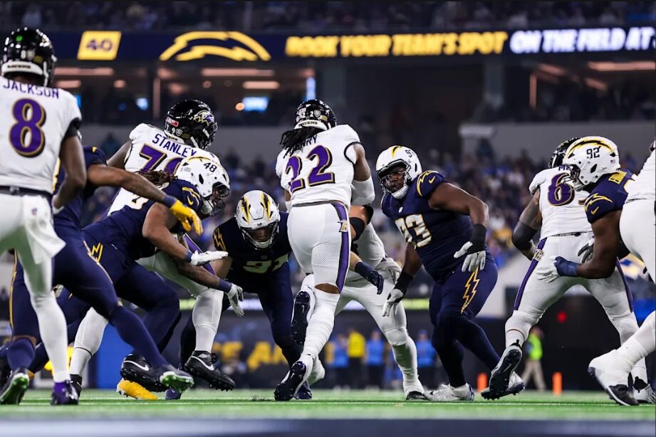 Ravens Derrotan a Chargers: John Harbaugh Amplía su Dominio en la AFC Norte