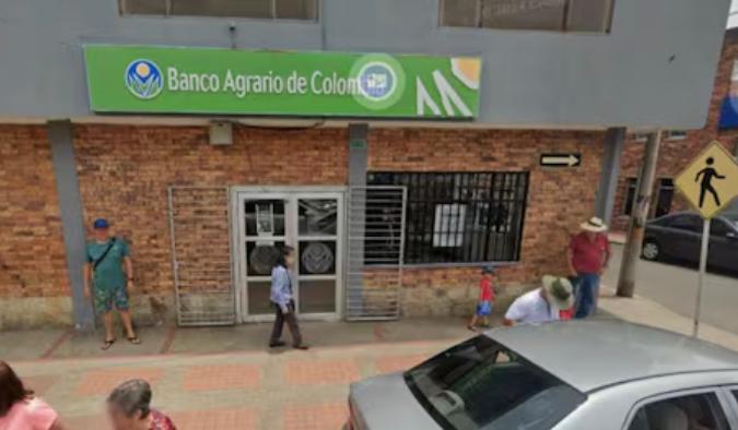 Robo de película en banco de Cundinamarca: delincuentes huyen en ambulancia tras hurtar más de 1.000 millones de pesos 