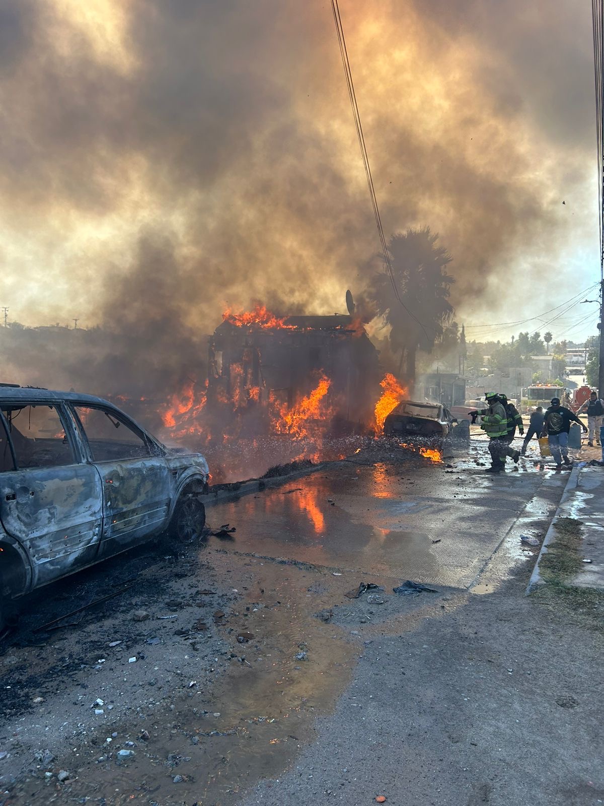 🚨 Incendio consume cinco viviendas en la colonia Camino Verde