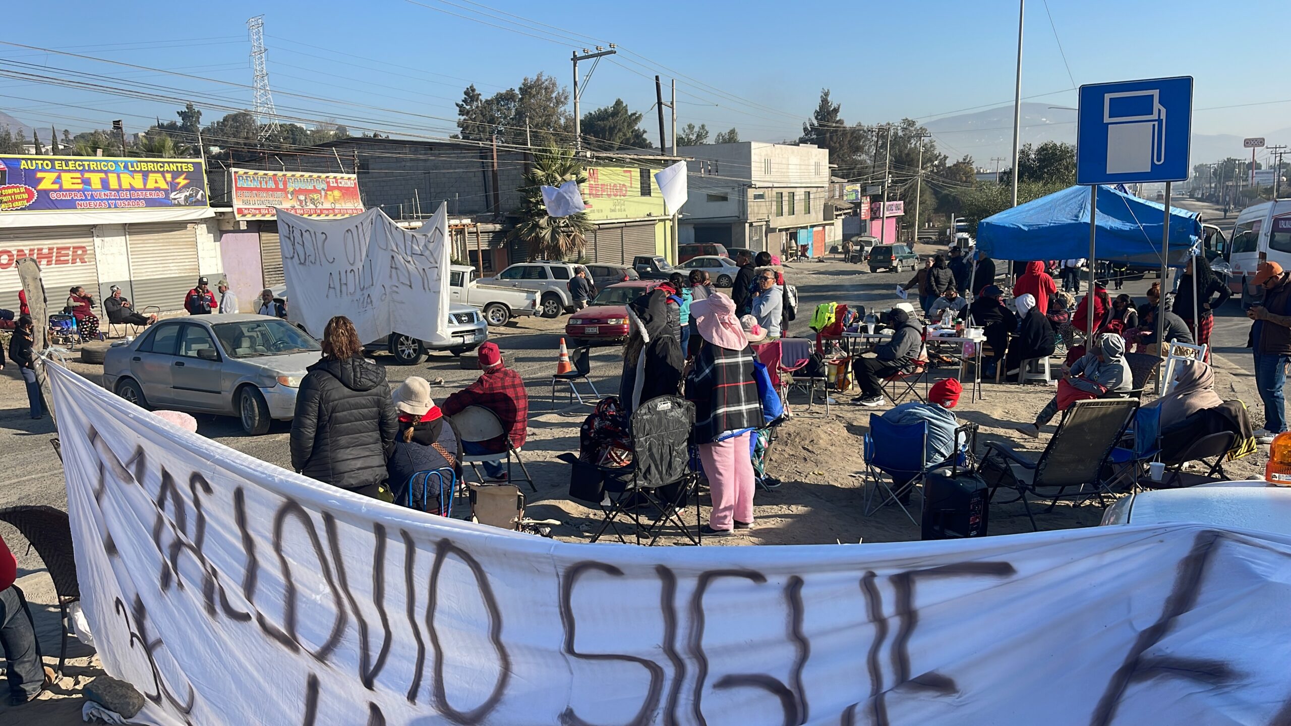 🚧Ejidatarios de Maclovio Rojas bloquean carretera libre Tijuana-Tecate