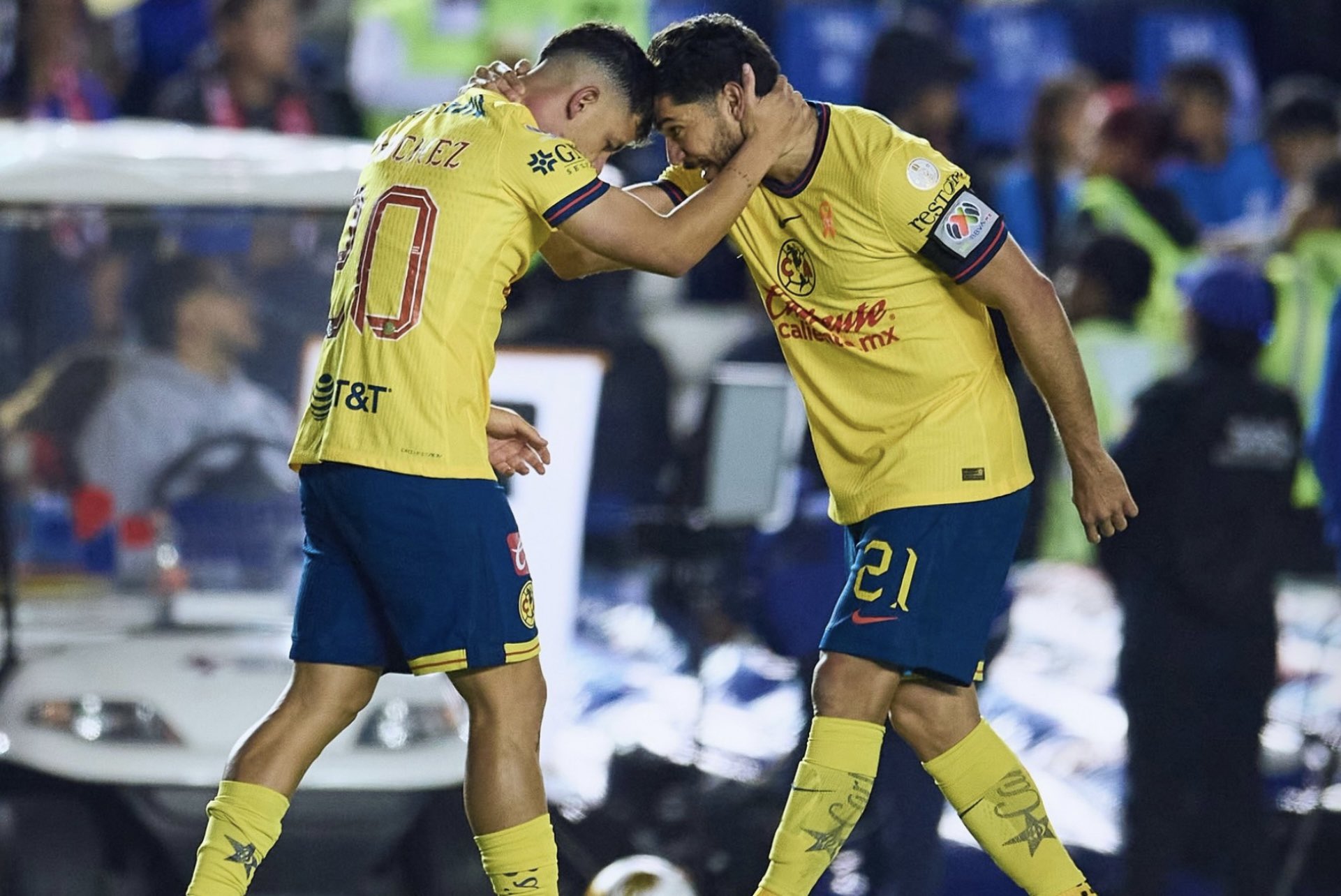 América acaricia el tricampeonato tras vencer a Rayados 2-1